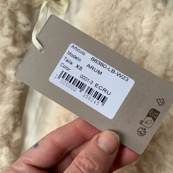 Los Angeles Barcelona ‘ARUM’ Sleeveless Jacket - Picture 5 of 16